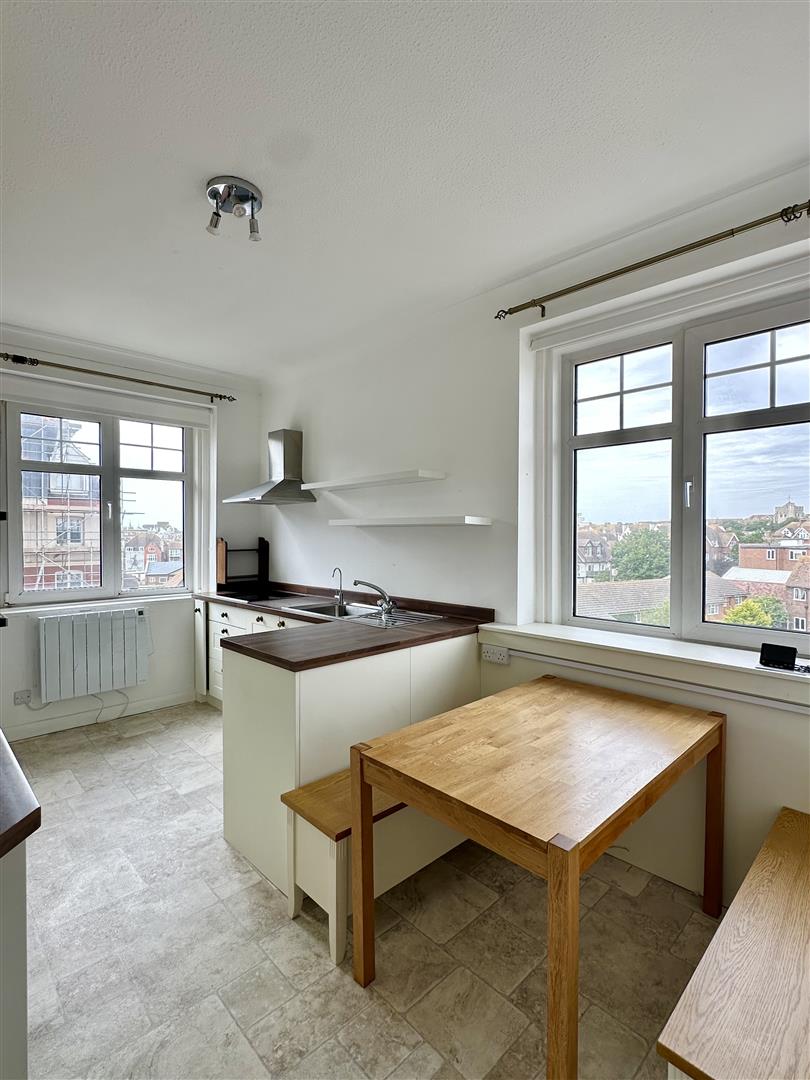 1 bed property in De La Warr Parade, Bexhill-On-Sea